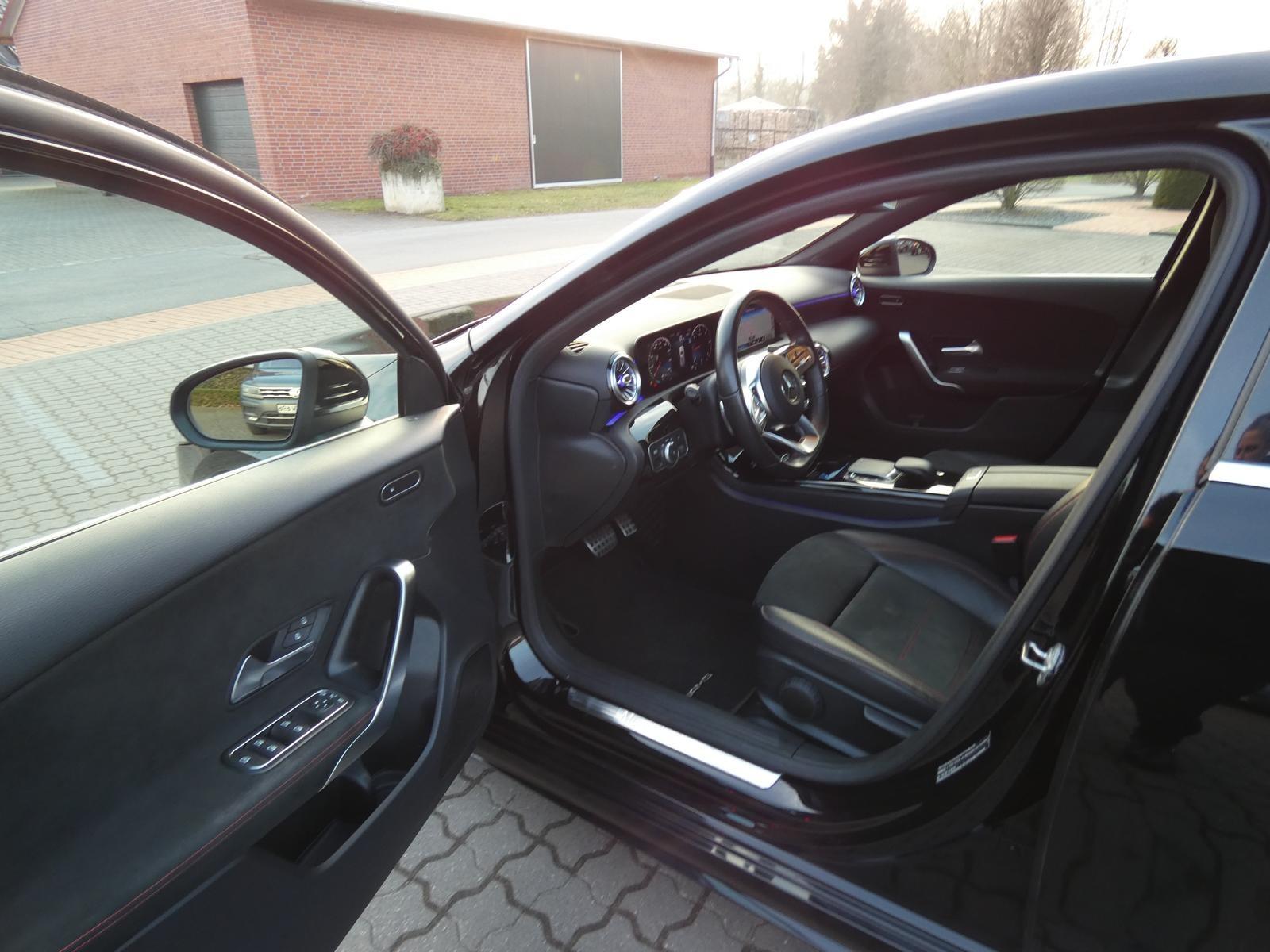 Mercedes-Benz A 200 d AMG-LINE 8-G NAVI DISTR LED RFK ALU PDC