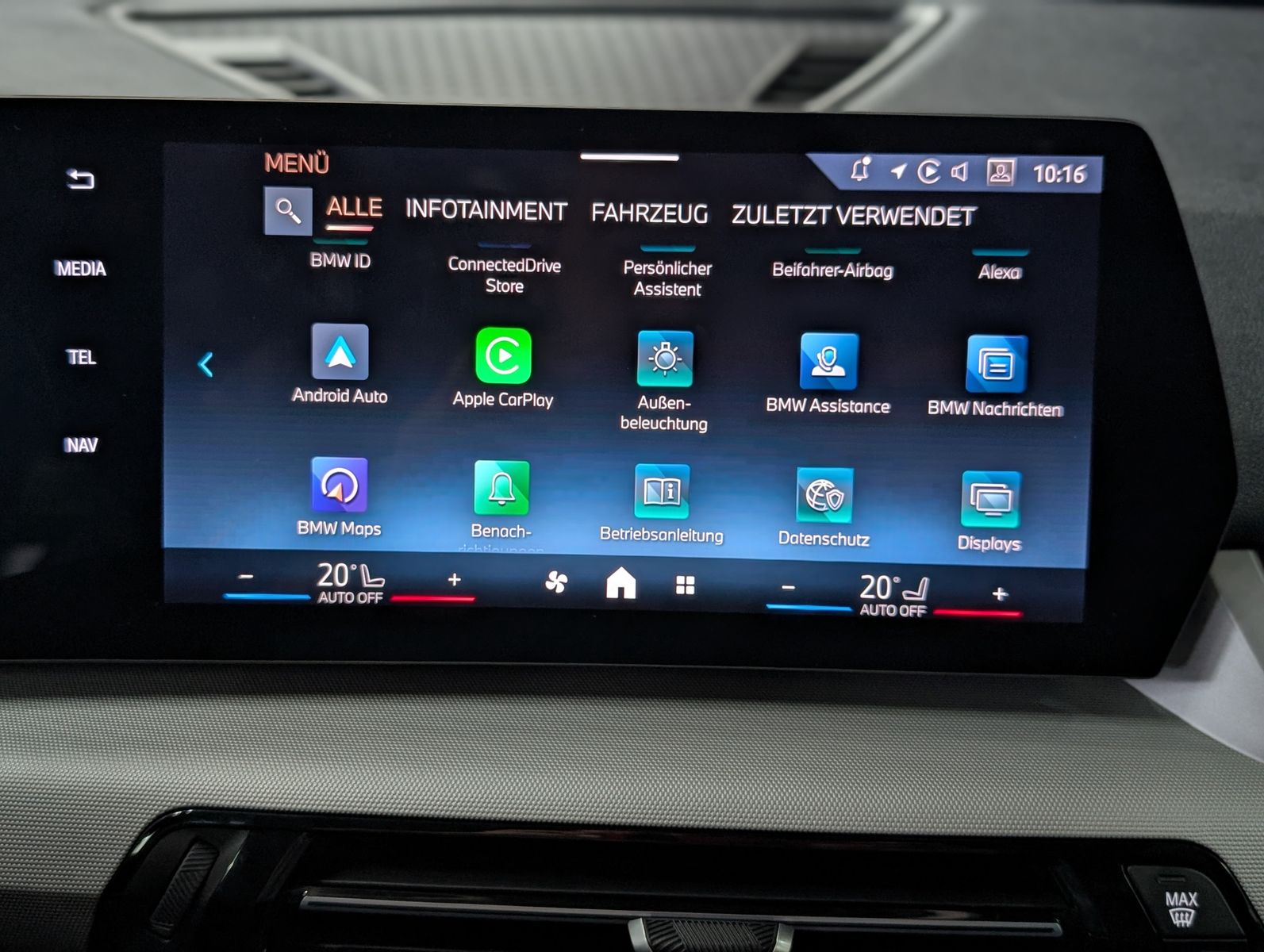 Fahrzeugabbildung BMW X1 20 i sDrive SPORT SHADOW PANO AHK LED AHK ACC