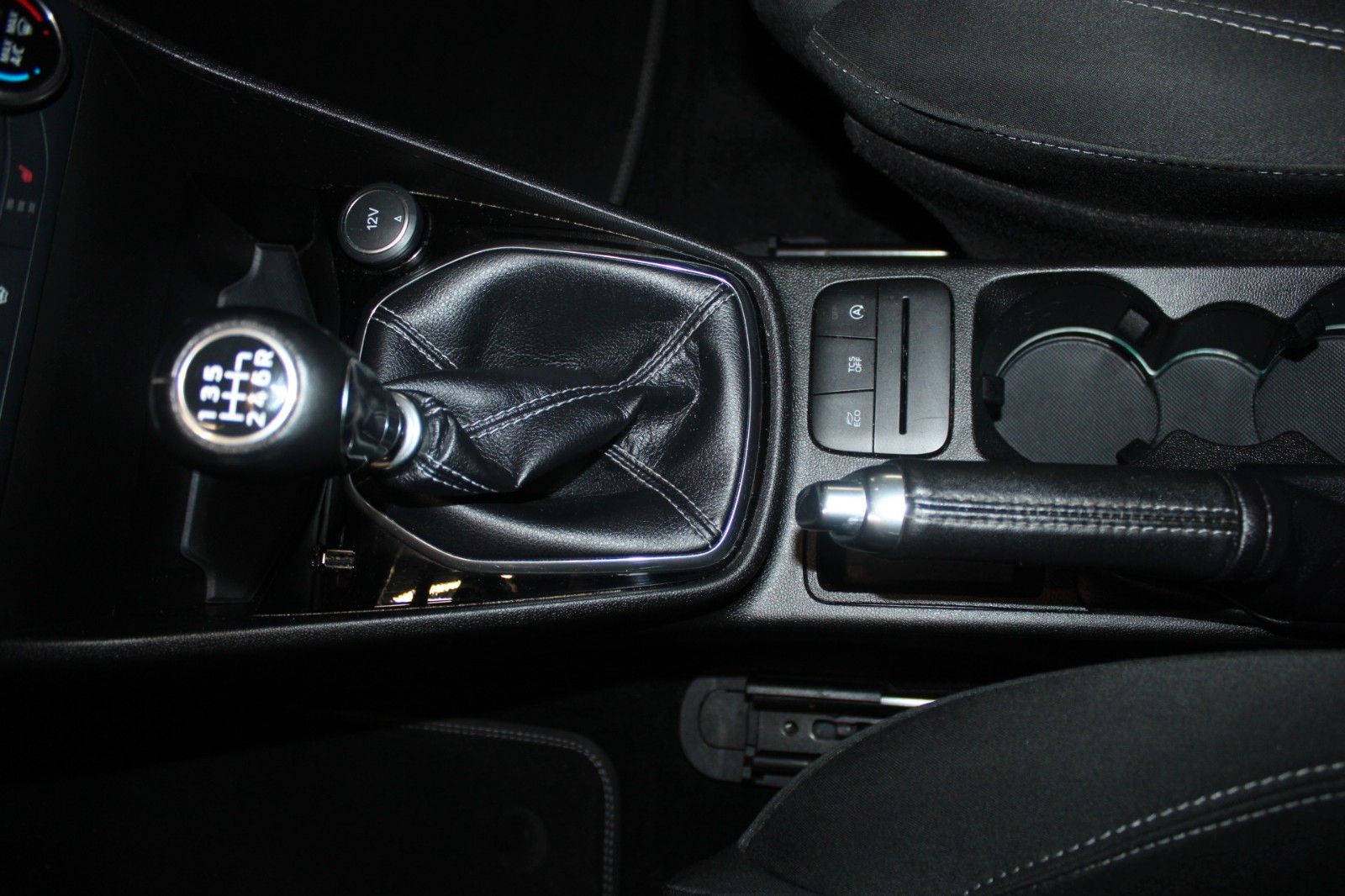 Fahrzeugabbildung Ford Fiesta Titanium 5-trg KLIMA WinterPaket