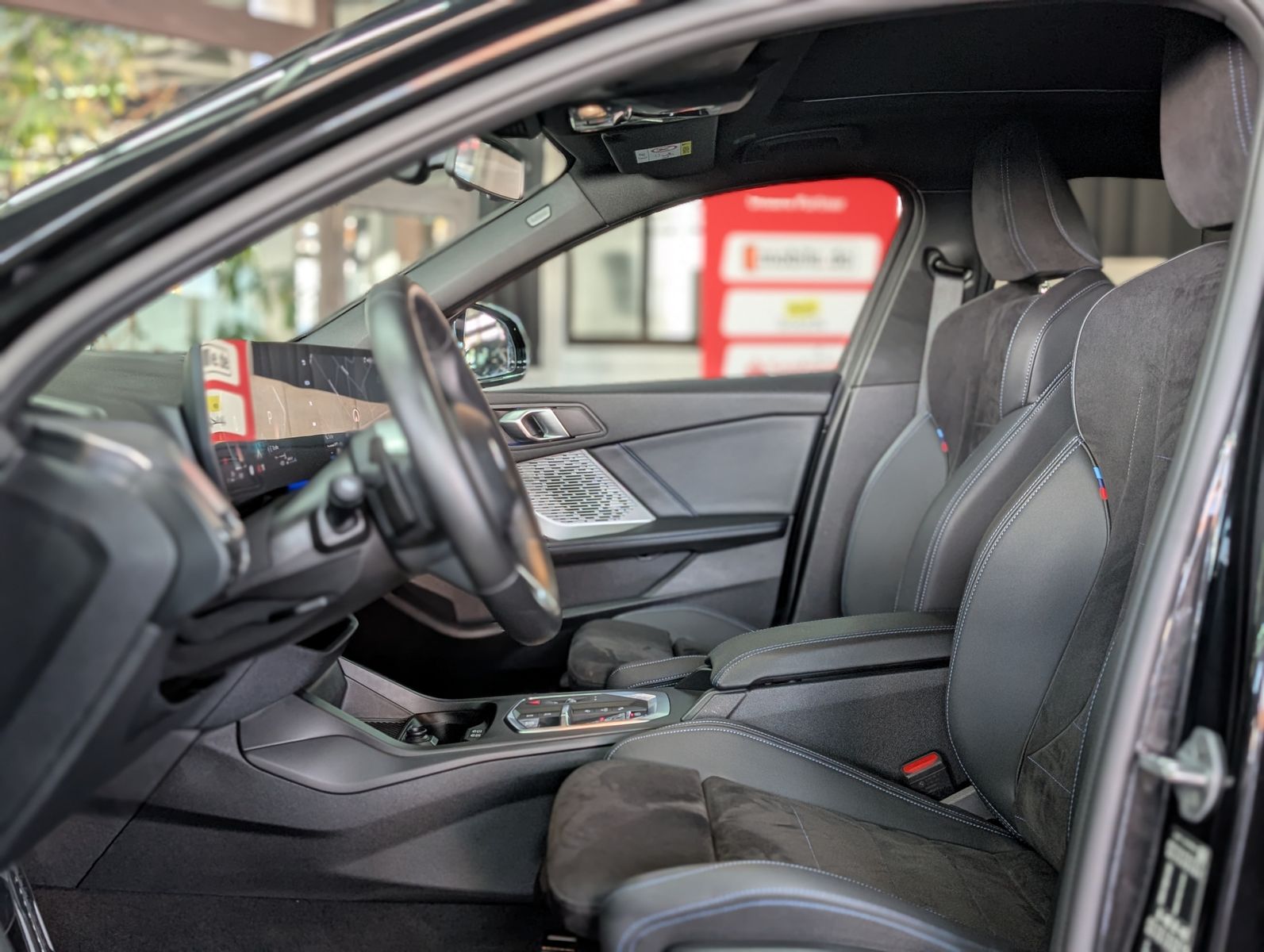 Fahrzeugabbildung BMW 118 d M Sport SHADOW PANO KAM LEDER APP LED 18"