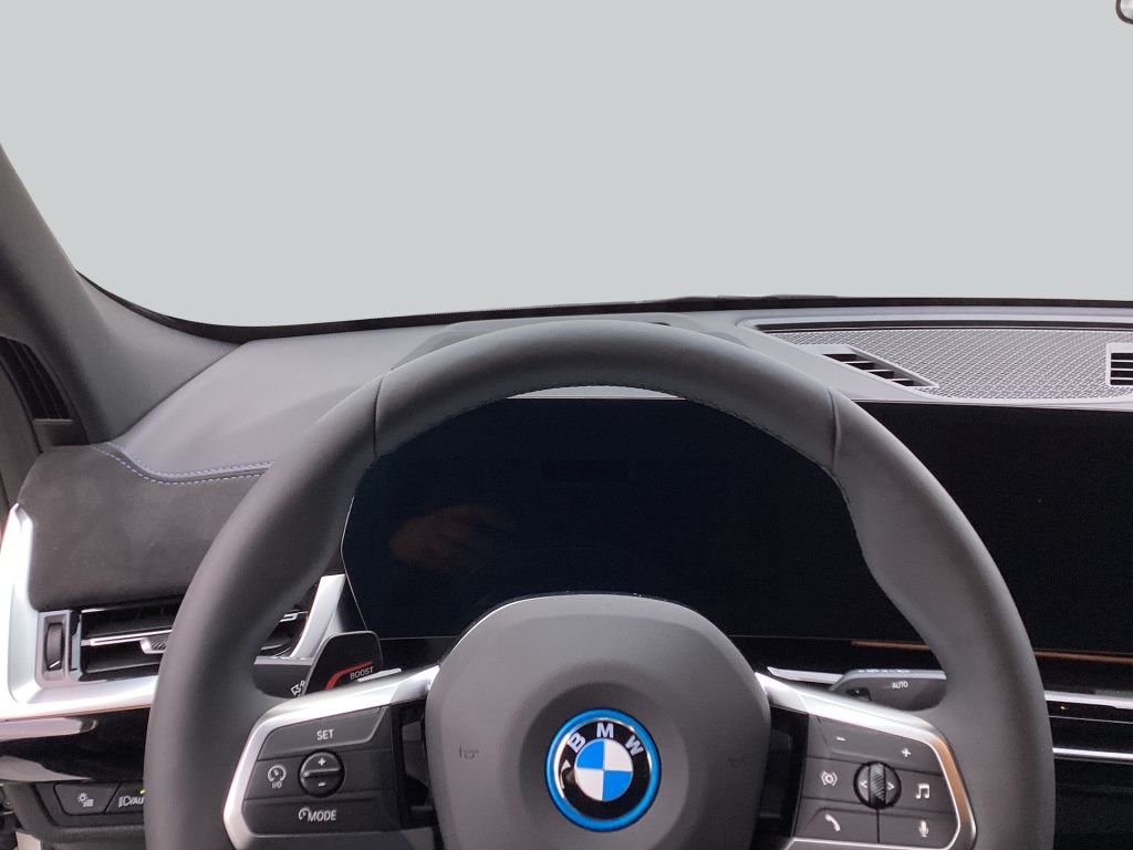 BMW iX2 - Bild 19