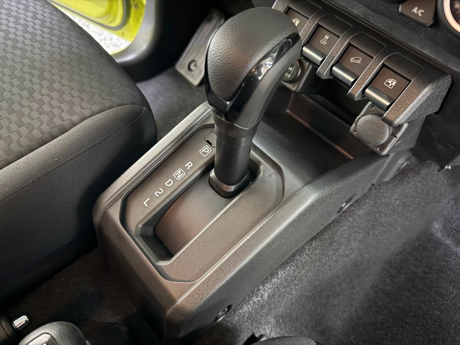 Fahrzeugabbildung Suzuki Jimmy GLX 4-TÜRER AUTOMATIK