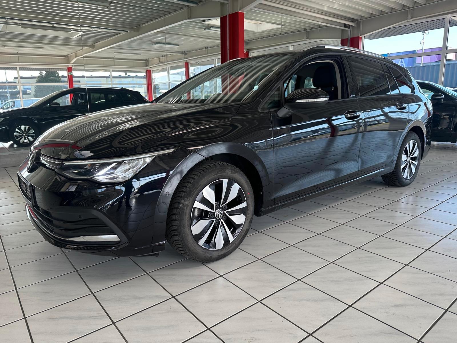 Volkswagen Golf VIII Variant Move eTSI DSG Park Assist ACC