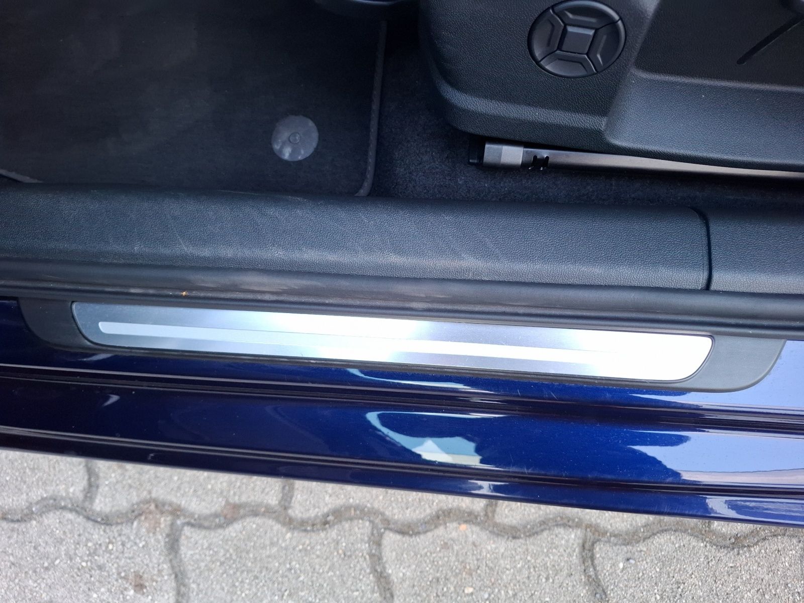 Fahrzeugabbildung Audi A3 Sportback 30 TFSI advanced Navi AVC ACC PDC S