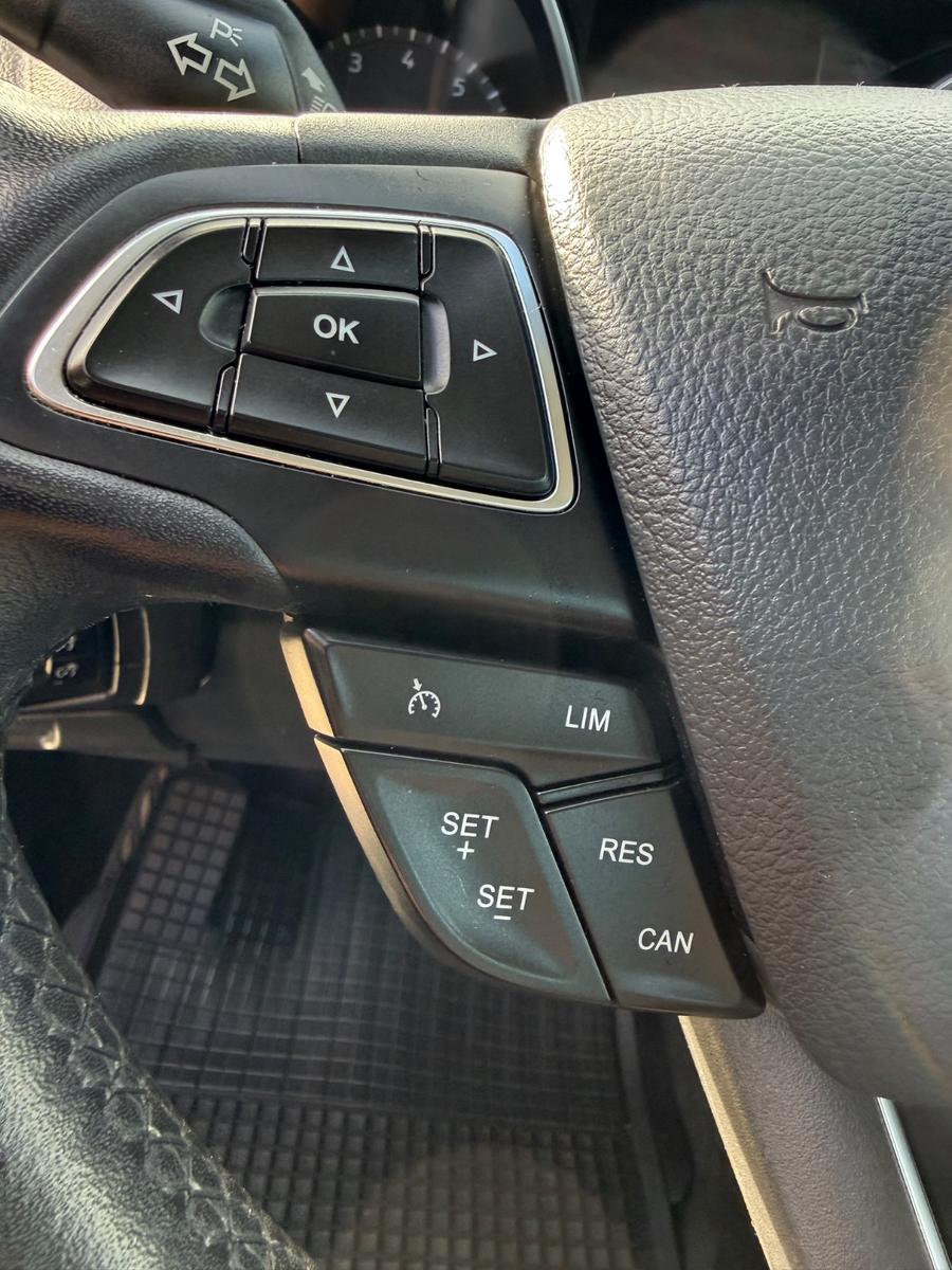 Ford Focus 1,6 Titanium Sportsitze Sport Lenkrad
