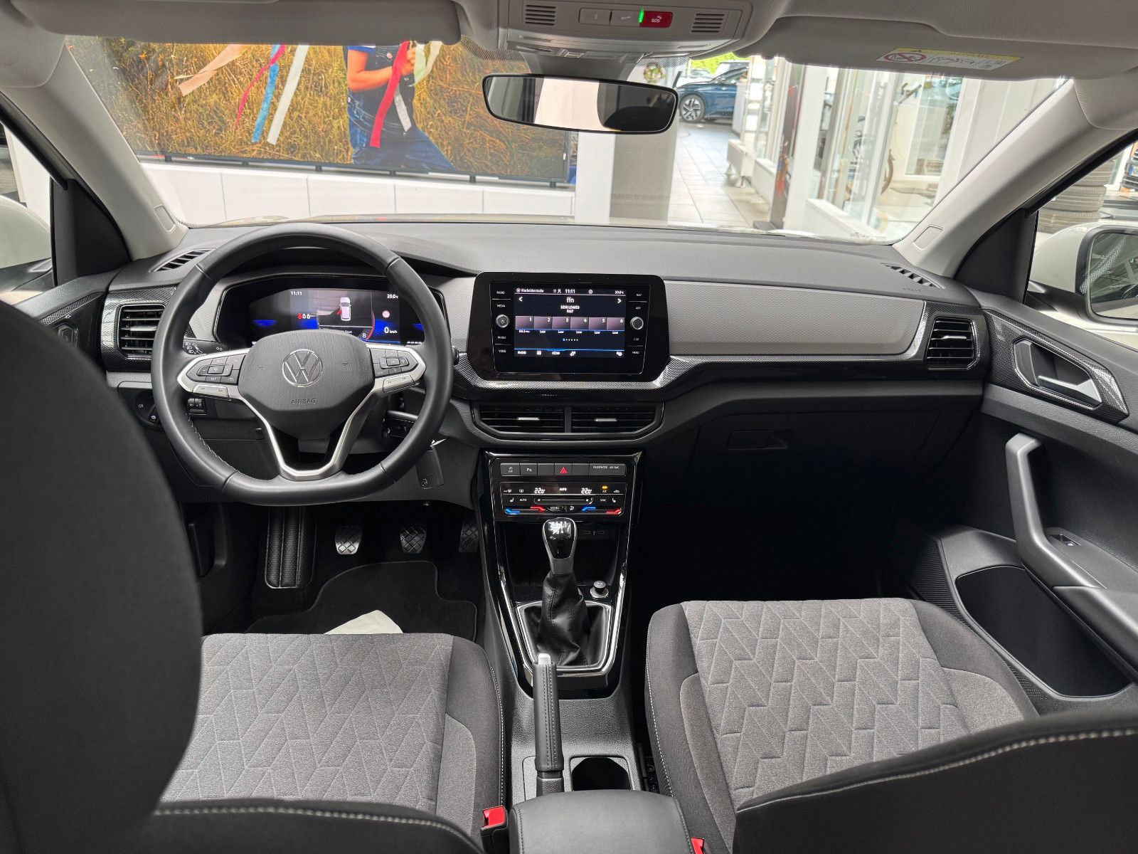 Fahrzeugabbildung Volkswagen T-Cross 1.0 TSI 70 kW Life +LED+SHZ+ACC
