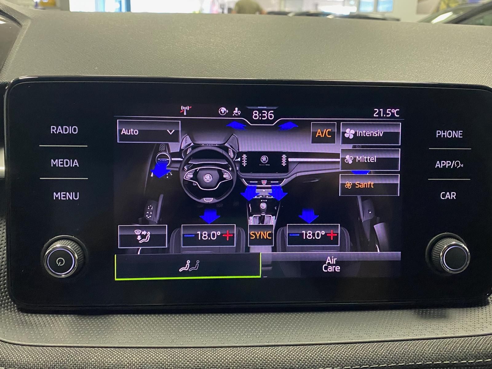 Fahrzeugabbildung SKODA Fabia 1.0 TSI Style APP+KLIMA+RFK+PDC+SITZHEIZ+A