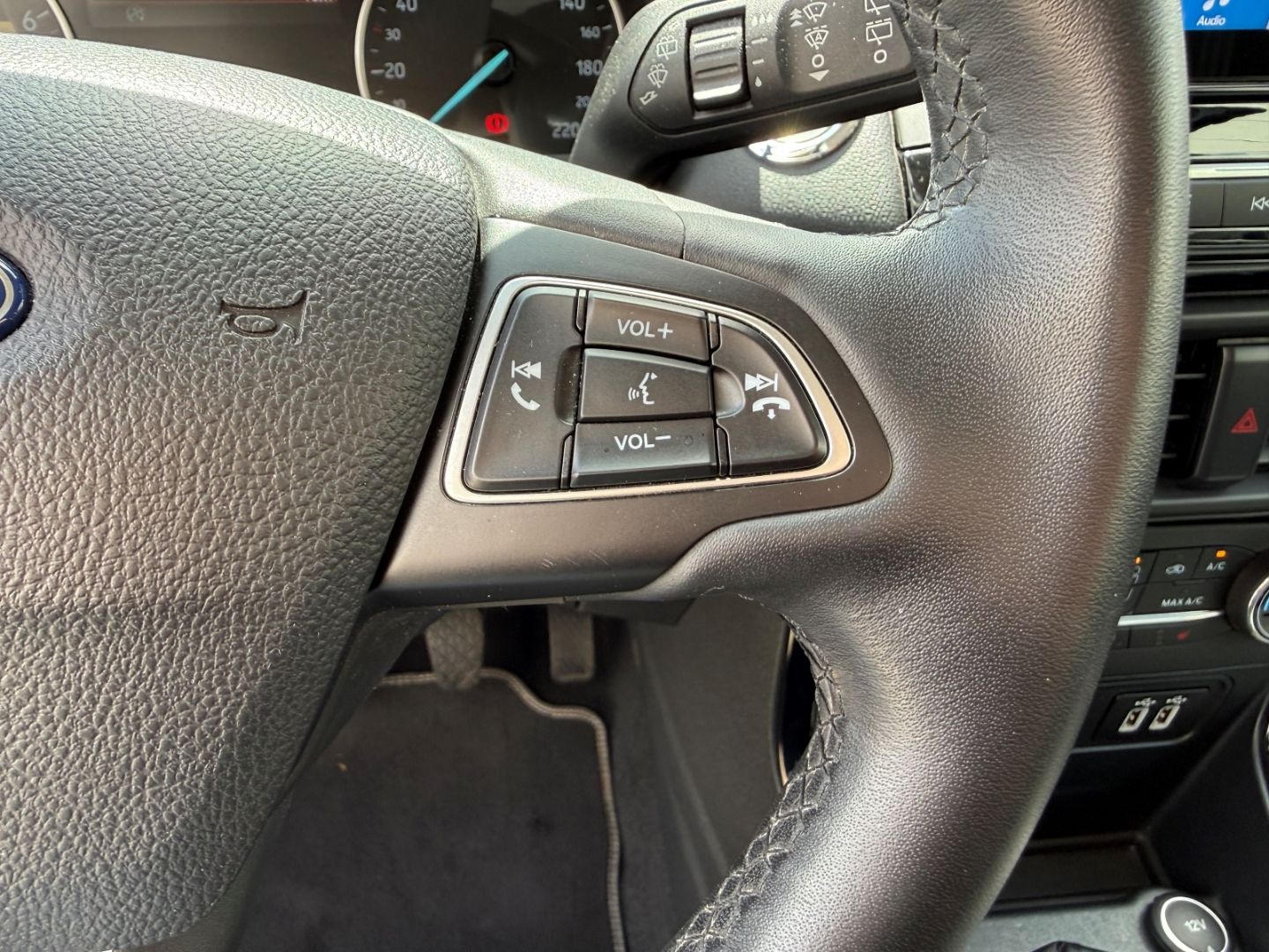 Fahrzeugabbildung Ford EcoSport Titanium 1.0 EcoBoost Navi WiPa CarPlay