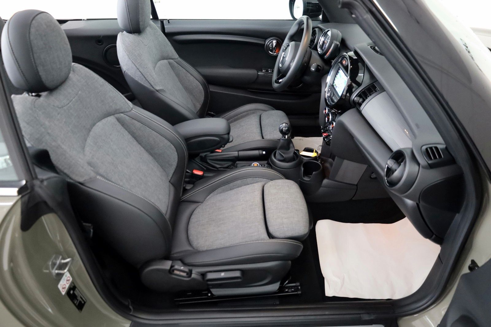 Fahrzeugabbildung MINI COOPER Cabrio Pepper, T.Leder,Navi,PDC vo+hi,LED