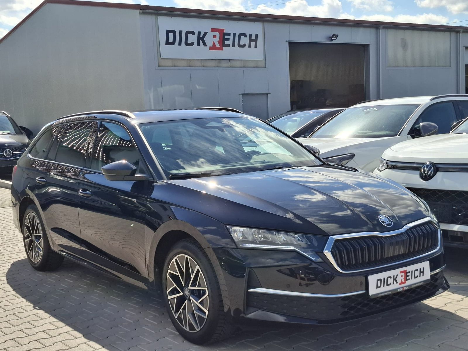 Fahrzeugabbildung SKODA Octavia 1.5 eTSI DSG Selection LED*AHK*5J-Gar.