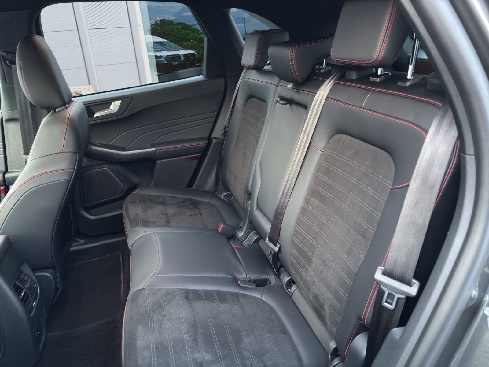 Fahrzeugabbildung Ford Kuga Hybrid ST-Line X #Winterpaket