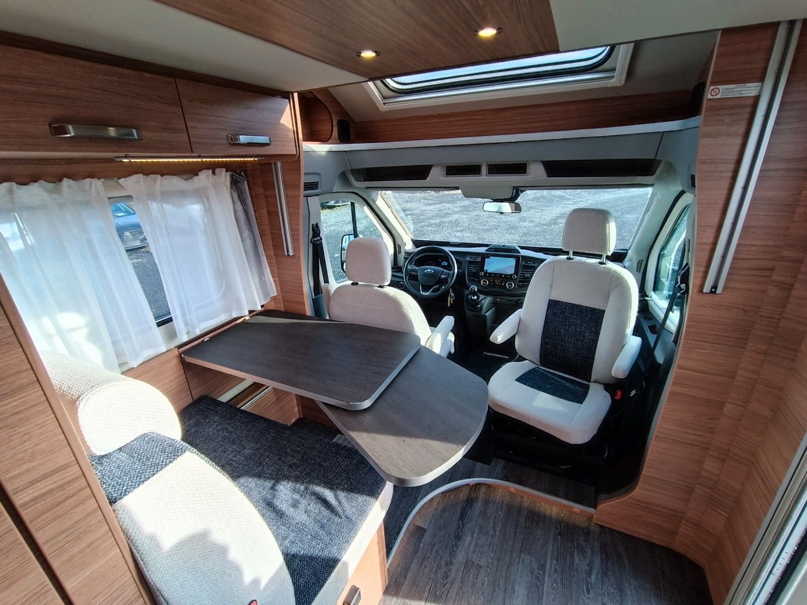 Fahrzeugabbildung Weinsberg CaraSuite 650 MEG Ford