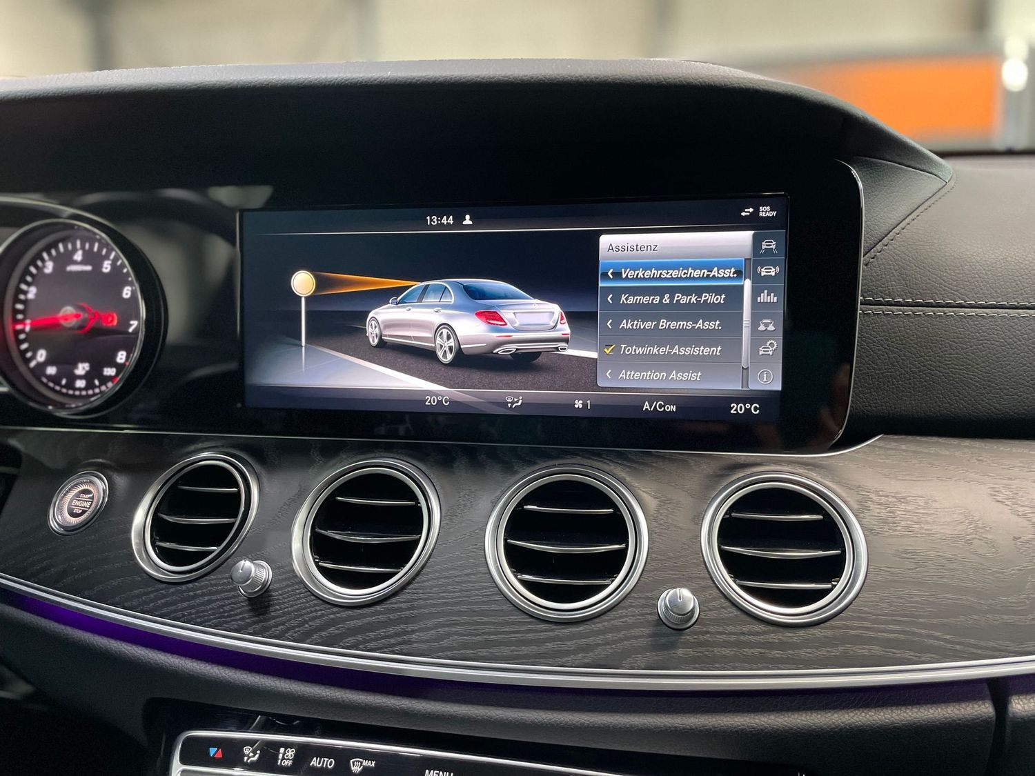 Fahrzeugabbildung Mercedes-Benz E 200 AMG#LED#Kamera#Spur#Alcantara#Ambiente