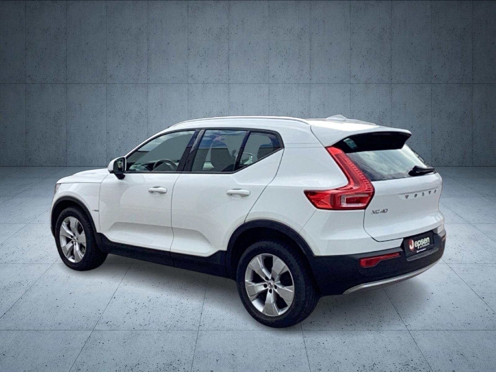 Volvo XC 40 Momentum Pro AWD /AHK /LED /TEMPOMAT