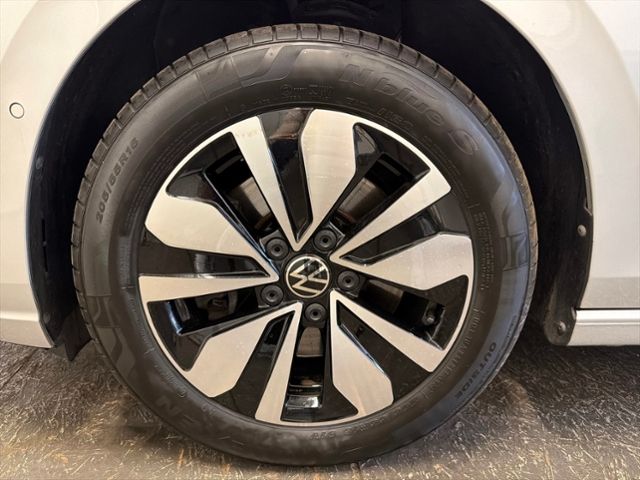 Fahrzeugabbildung Volkswagen Golf VIII Variant 2.0 TDI MOVE LED-MATRIX KAMERA