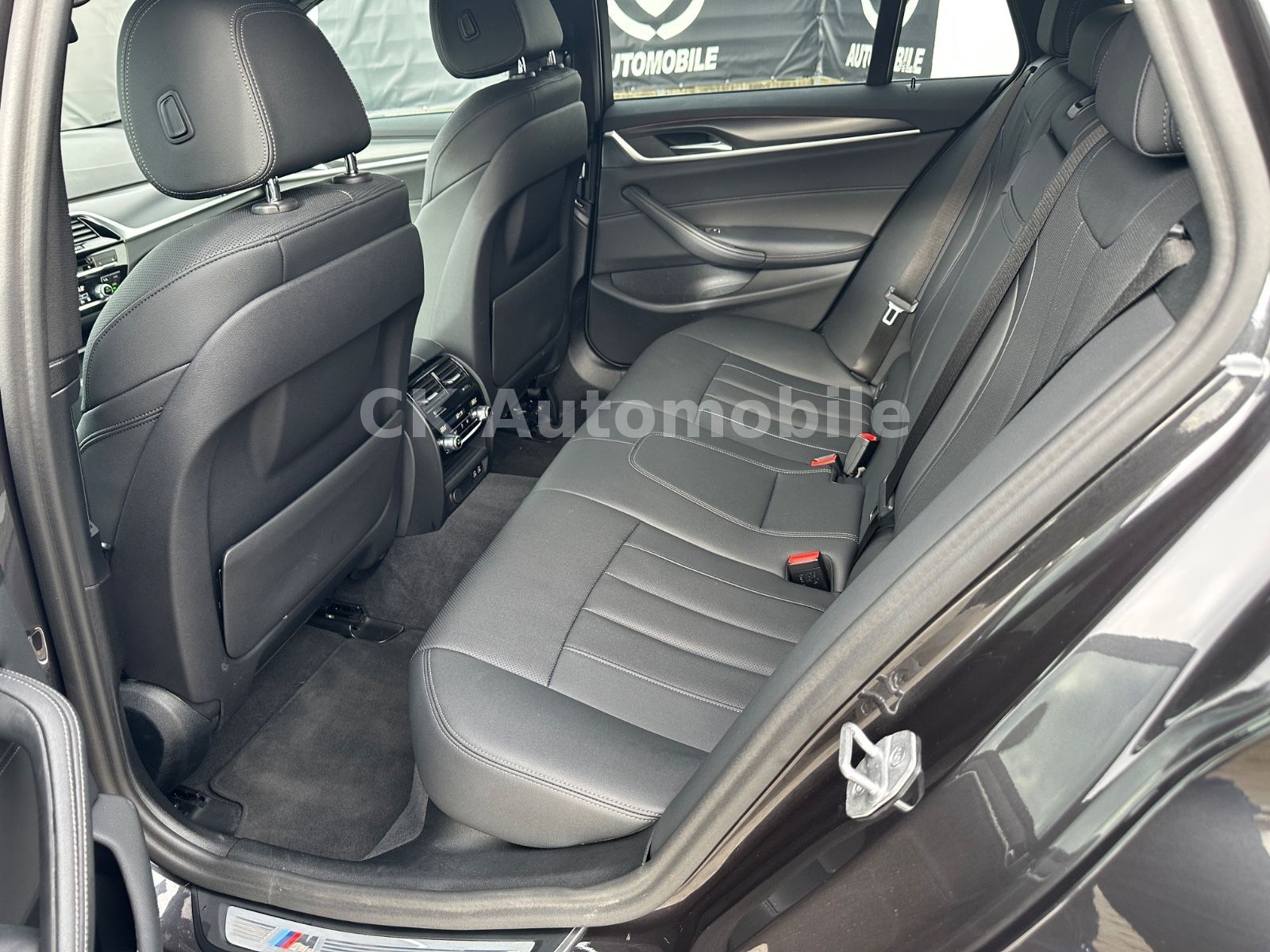 Fahrzeugabbildung BMW 520dxDrive Touring M-Sport/Laser/Head-Up/ACC/AHK