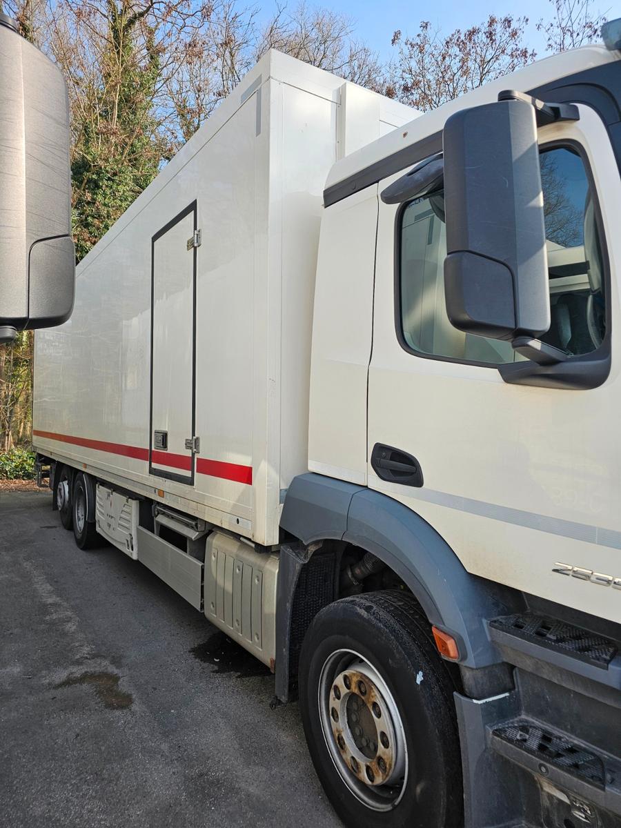 Mercedes-Benz Antos 3-Achser 25XX OM936 6x2 Fg