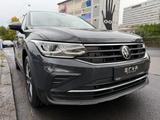 Volkswagen Tiguan 2.0 TDI Life | MATRIX | AHK - mit Diesel-Antrieb: Lederlenkrad, Geländewagen, mit Klimaanlage