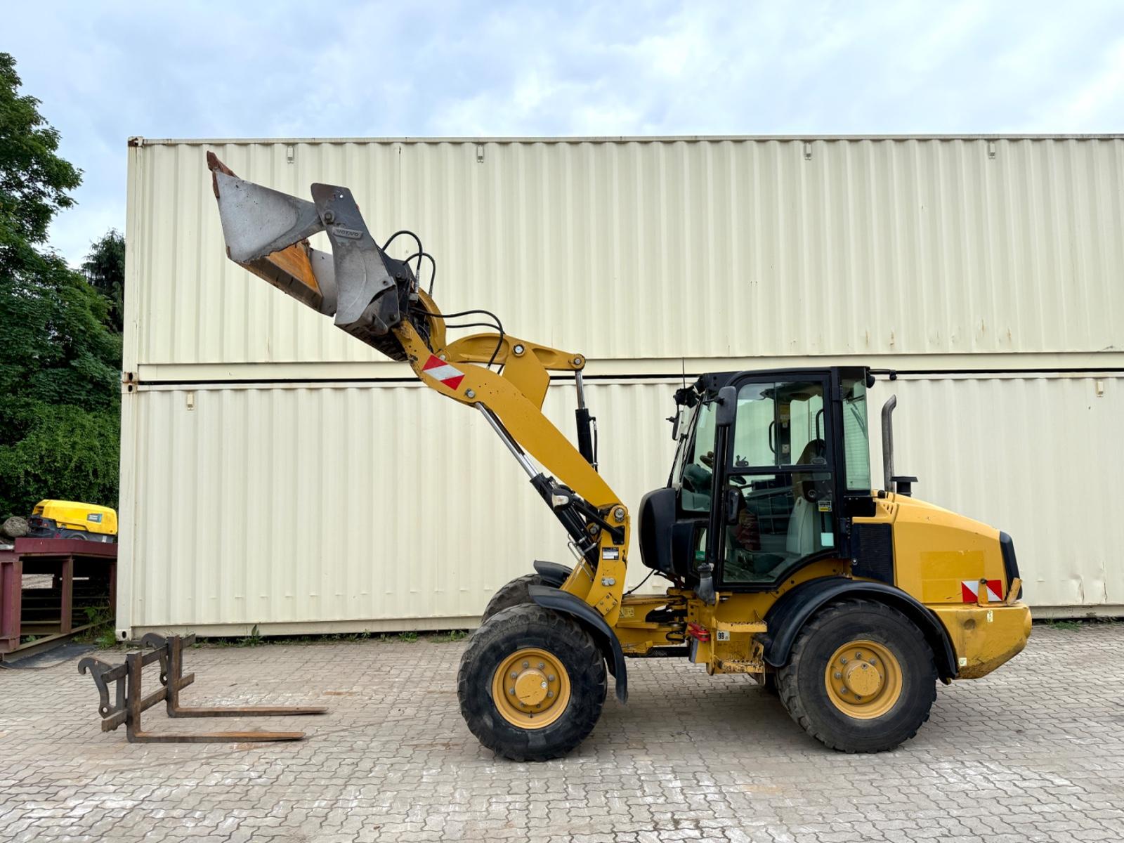 CAT 907M / 2018 BJ / Schaufel + Gabel