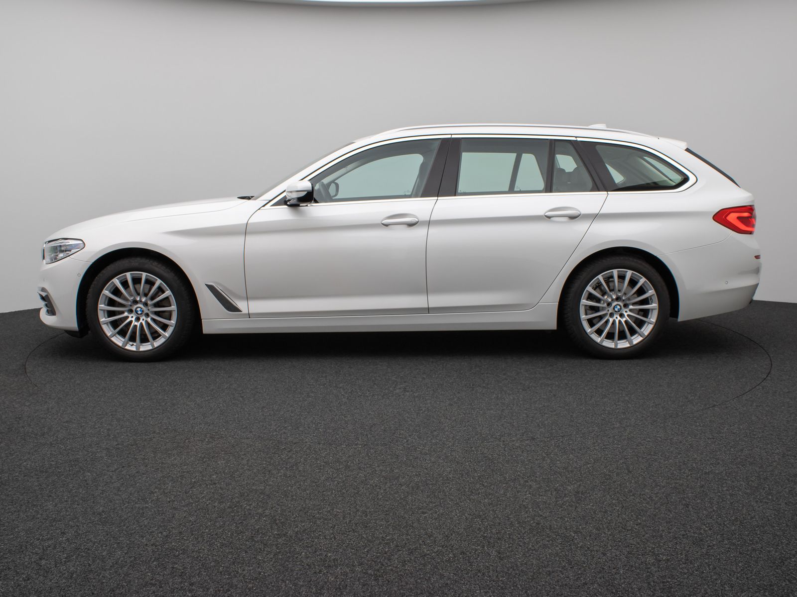 Fahrzeugabbildung BMW 520d Luxury Line Panorama Kamera HUD DAB HiFi