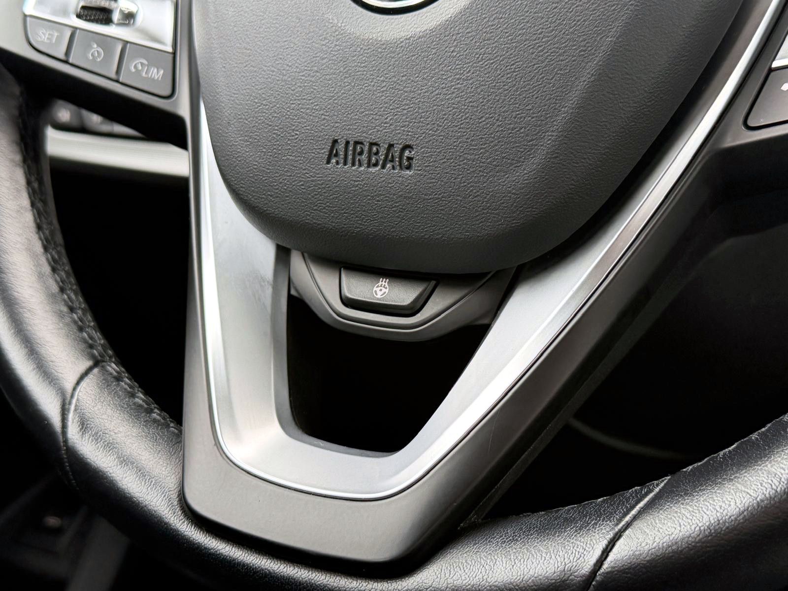 Fahrzeugabbildung BMW 118i Advantage Steptr. HUD KAM SHZ LHZ CarPlay