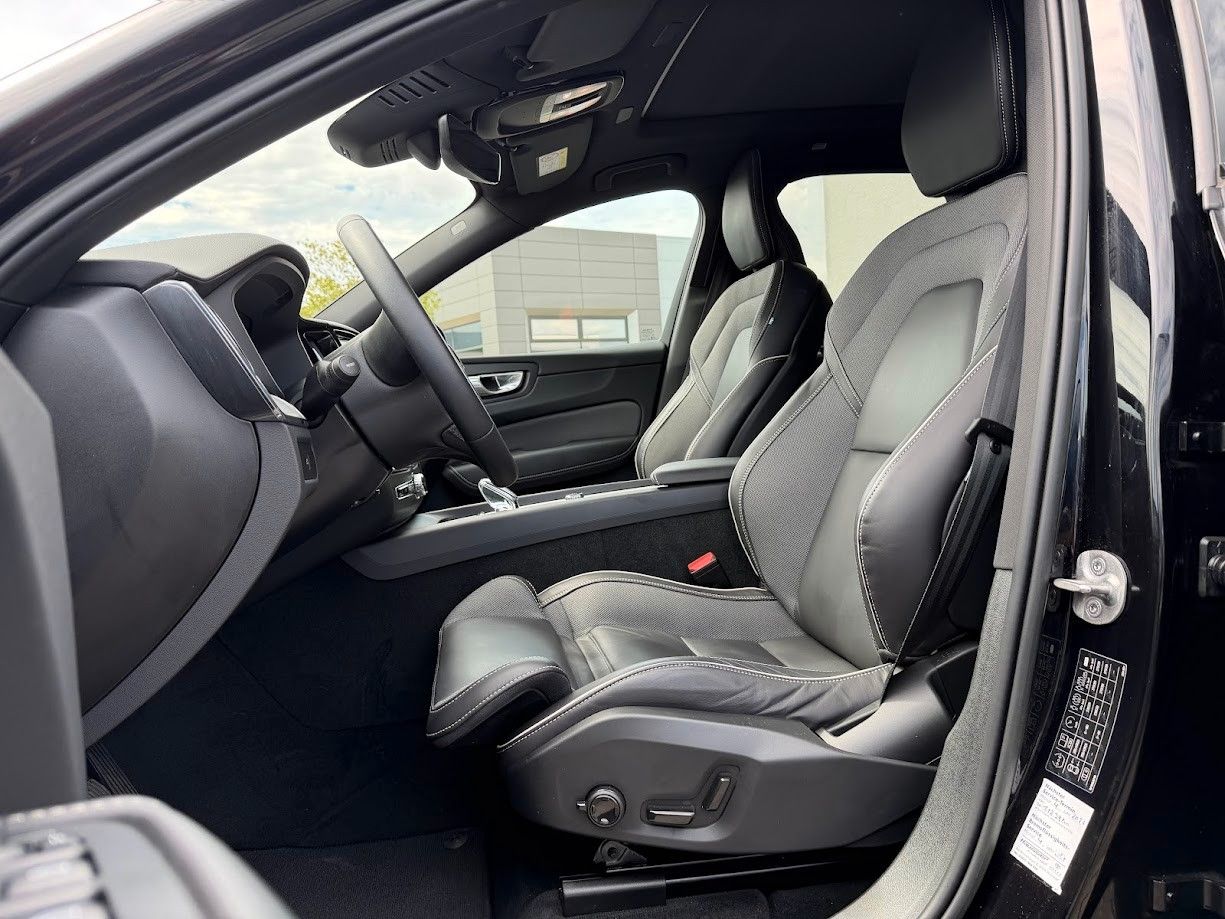Volvo XC60 B5 Ultimate Dark AWD foto 3