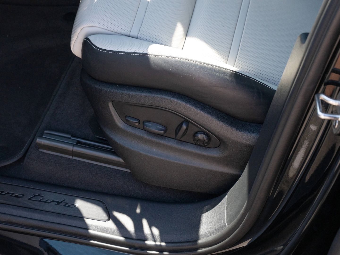 Porsche Cayenne Turbo E-Hybrid PDCC AHK Pano HUD 22'' foto 21