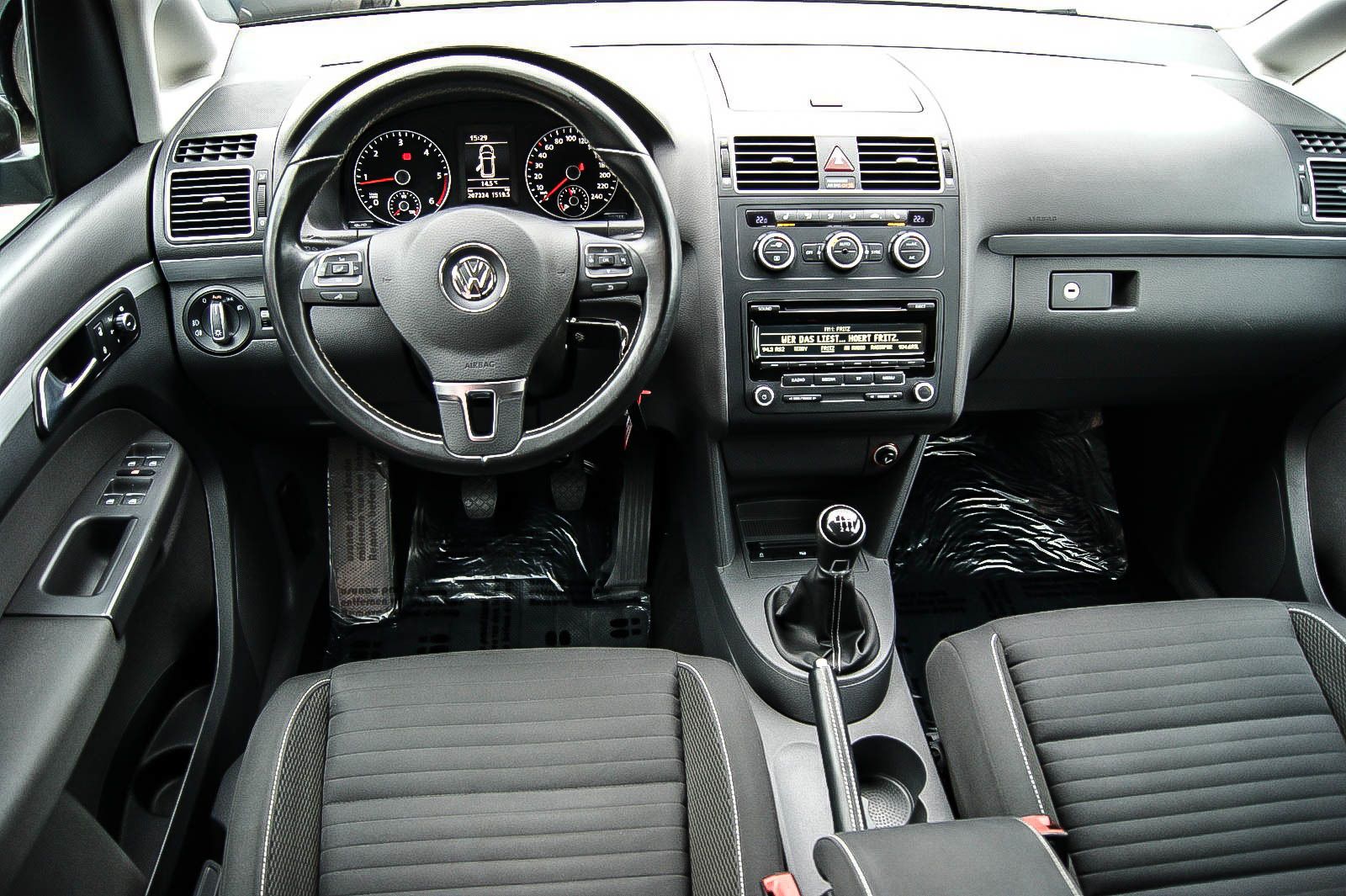 Fahrzeugabbildung Volkswagen Touran 16TDI Cup BI-XENON 7-SITZE SITZG PARKLENK