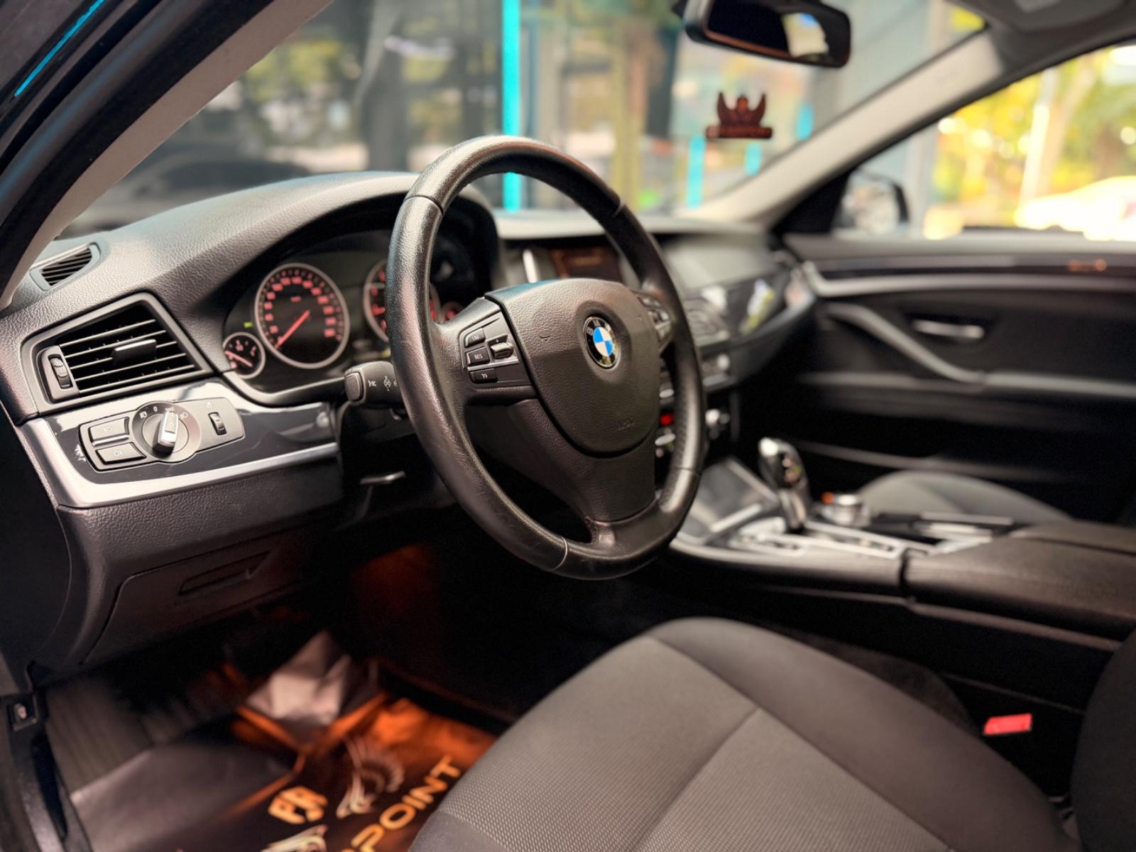 BMW 520i  Touring Bi-Xenon/AHK/Navi/BT/SHZ/PDC