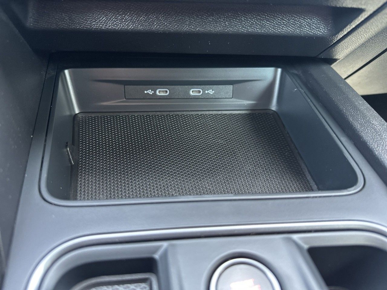 Fahrzeugabbildung CUPRA Leon Sportstourer 1.5 eTSI 150 PS DSG-1Hnd-Navi* - mit KI generiert/bearbeitet