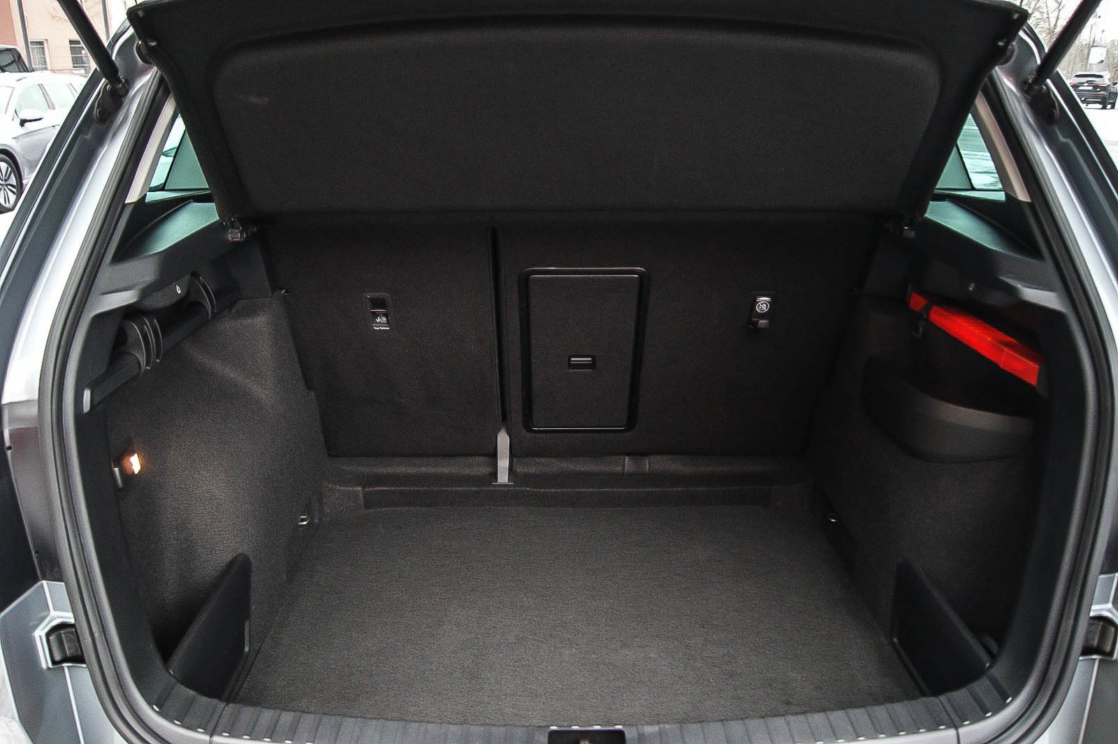 Fahrzeugabbildung SKODA Karoq 16TDI DSG Ambition ANHÄNGERKUPPLUNG 1.HAND