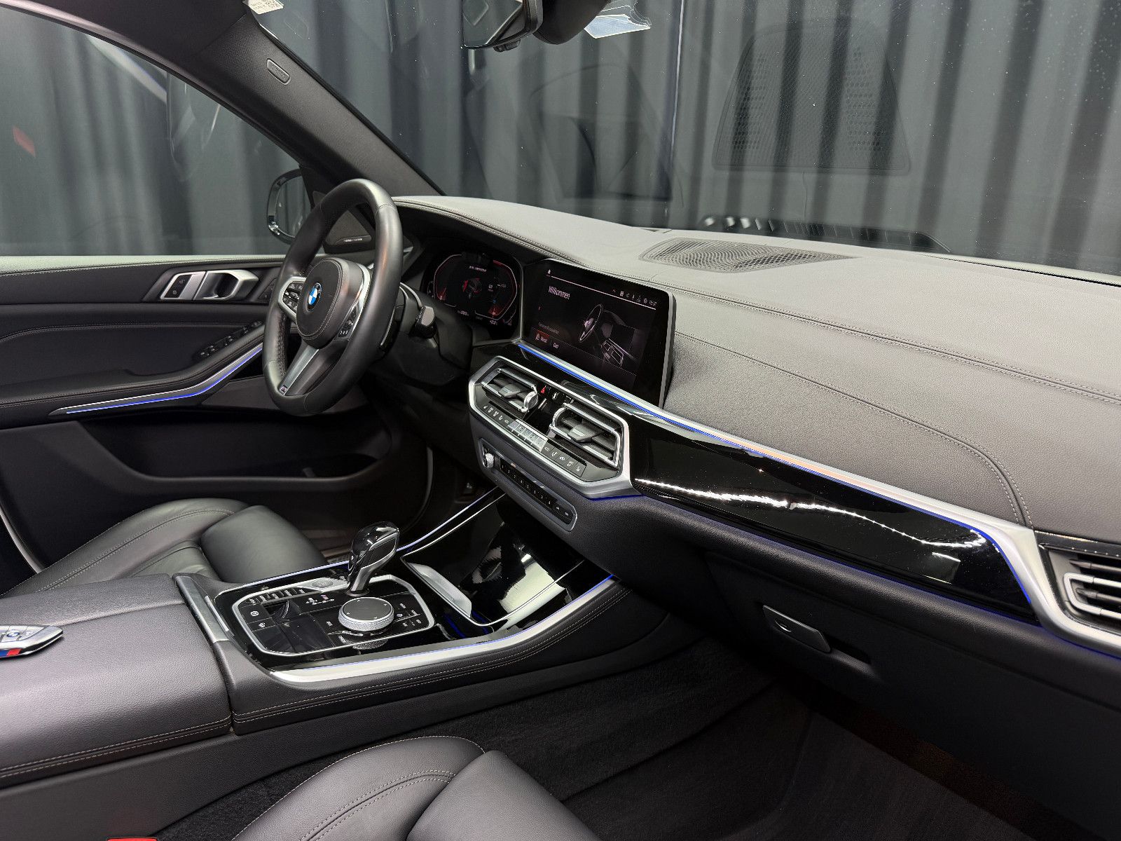 Fahrzeugabbildung BMW X5 M50d|LASER|H&K|360°|PANO|GESTIK|AHK|HuD