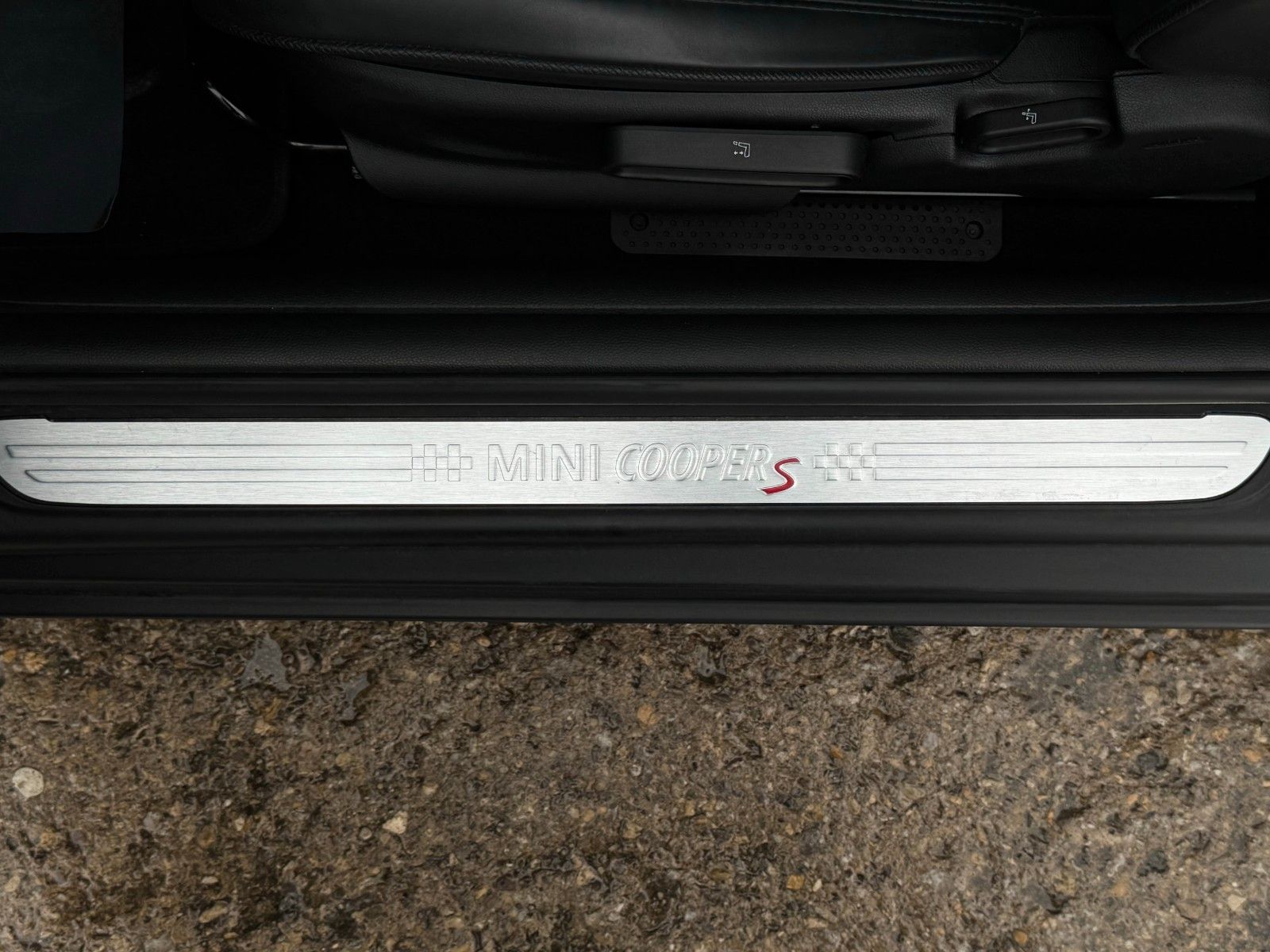Fahrzeugabbildung MINI Cooper S Classic Trim H&K Pano Leder CAM ACC