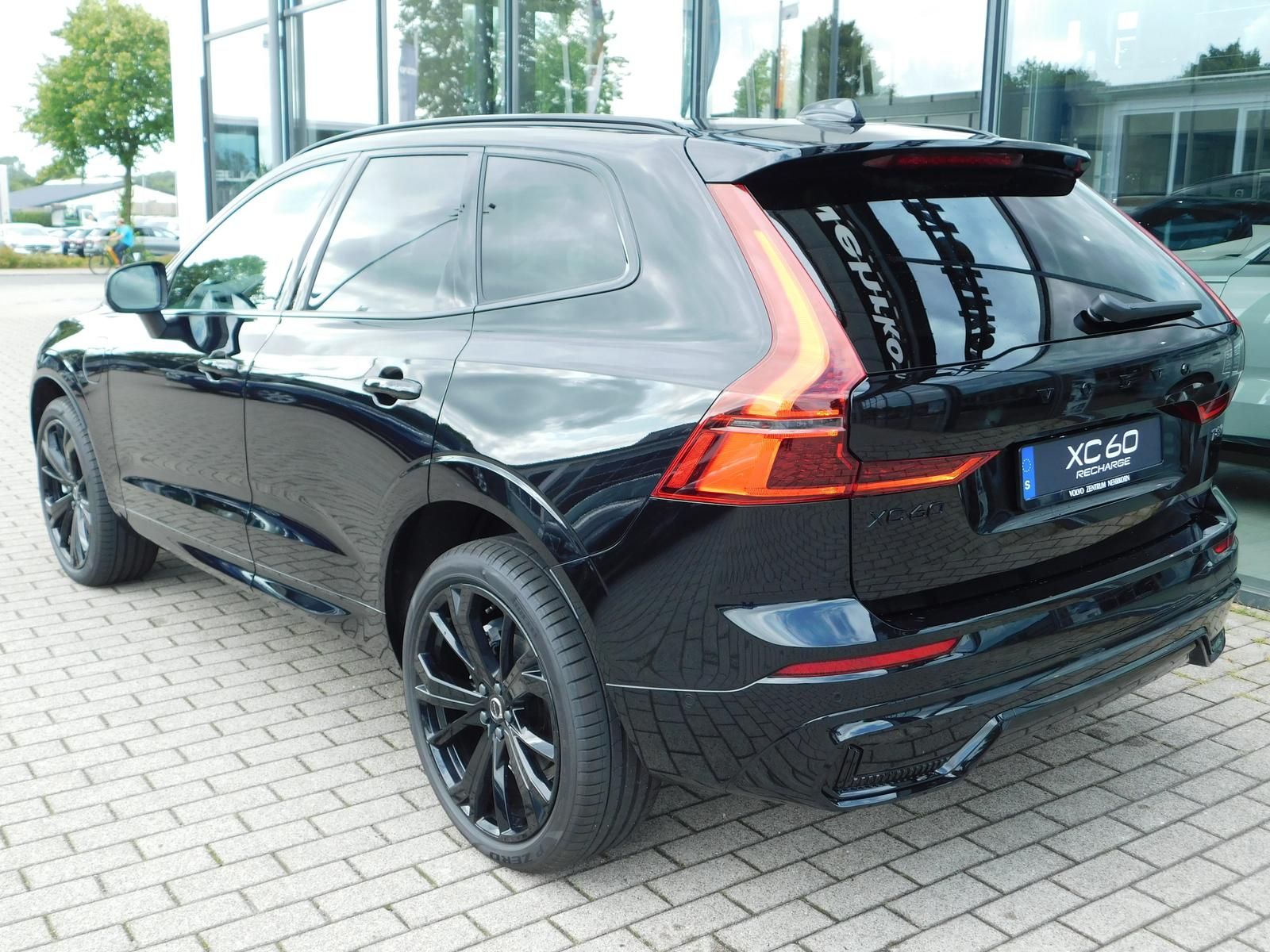 Fahrzeugabbildung Volvo XC60 T6 AWD Plus Black Edition