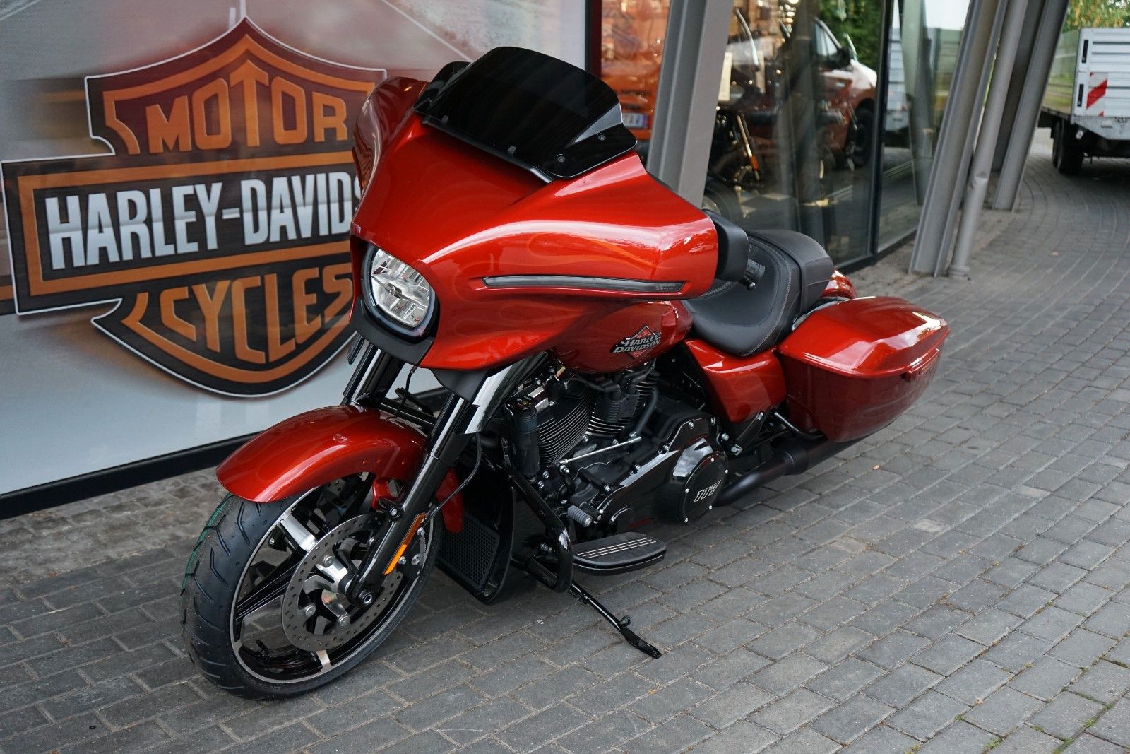 Fahrzeugabbildung Harley-Davidson Street Glide 117 FLHX - MY25 - NEU - Whiskey Fir