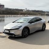 Toyota 2023 Prius LXE 2.0-l-VVT-i Hybrid  - silberne Toyota Prius