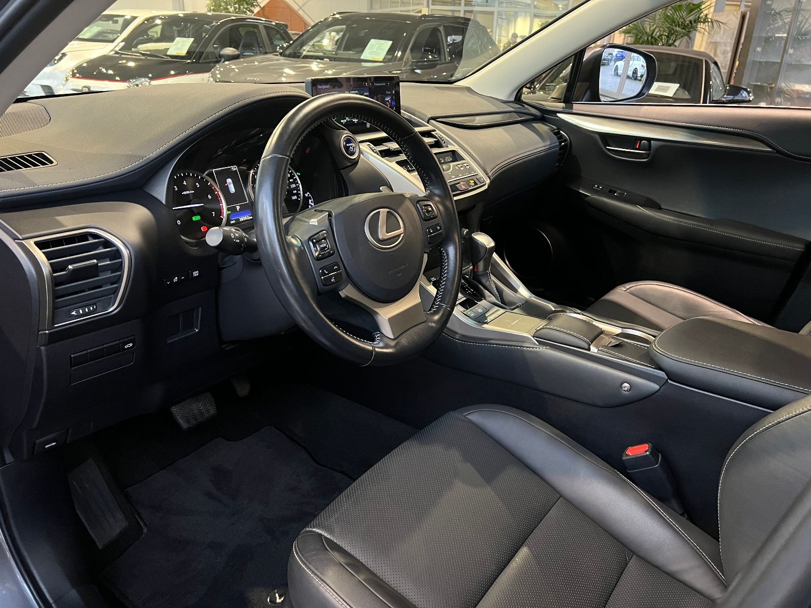 Fahrzeugabbildung Lexus NX 300h Executive Line LED NAV DAB RFK SHZ 18"