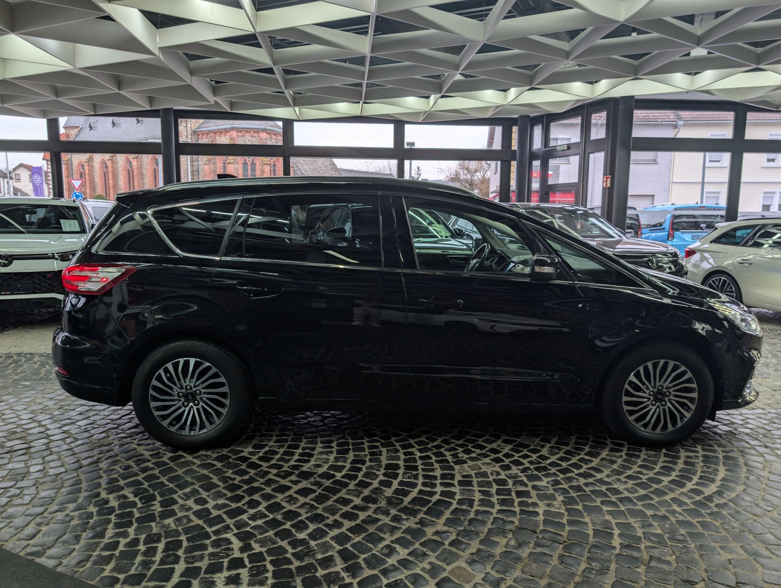 Fahrzeugabbildung Ford S-MAX Titanium TEMP KAM XENON NAVI 7-SITZER SHZ