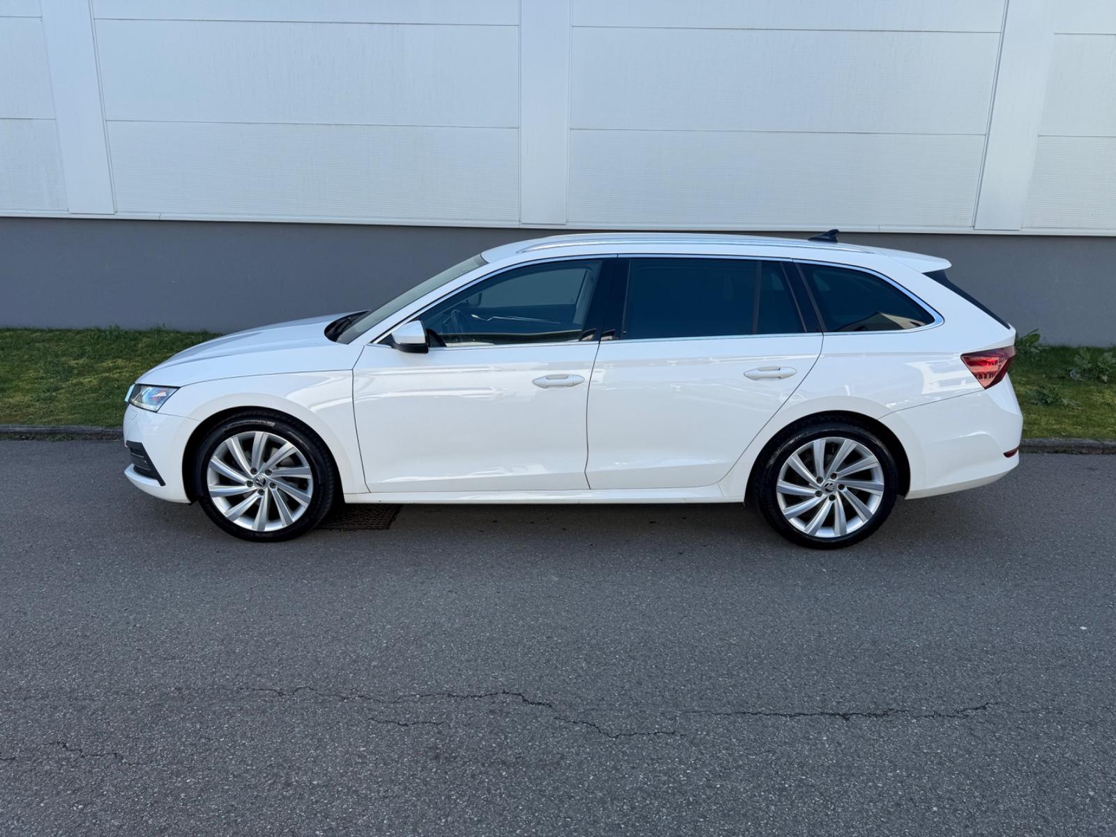 Skoda Octavia Combi First Edition*LED*HUD*NAV*ACC*AHK*