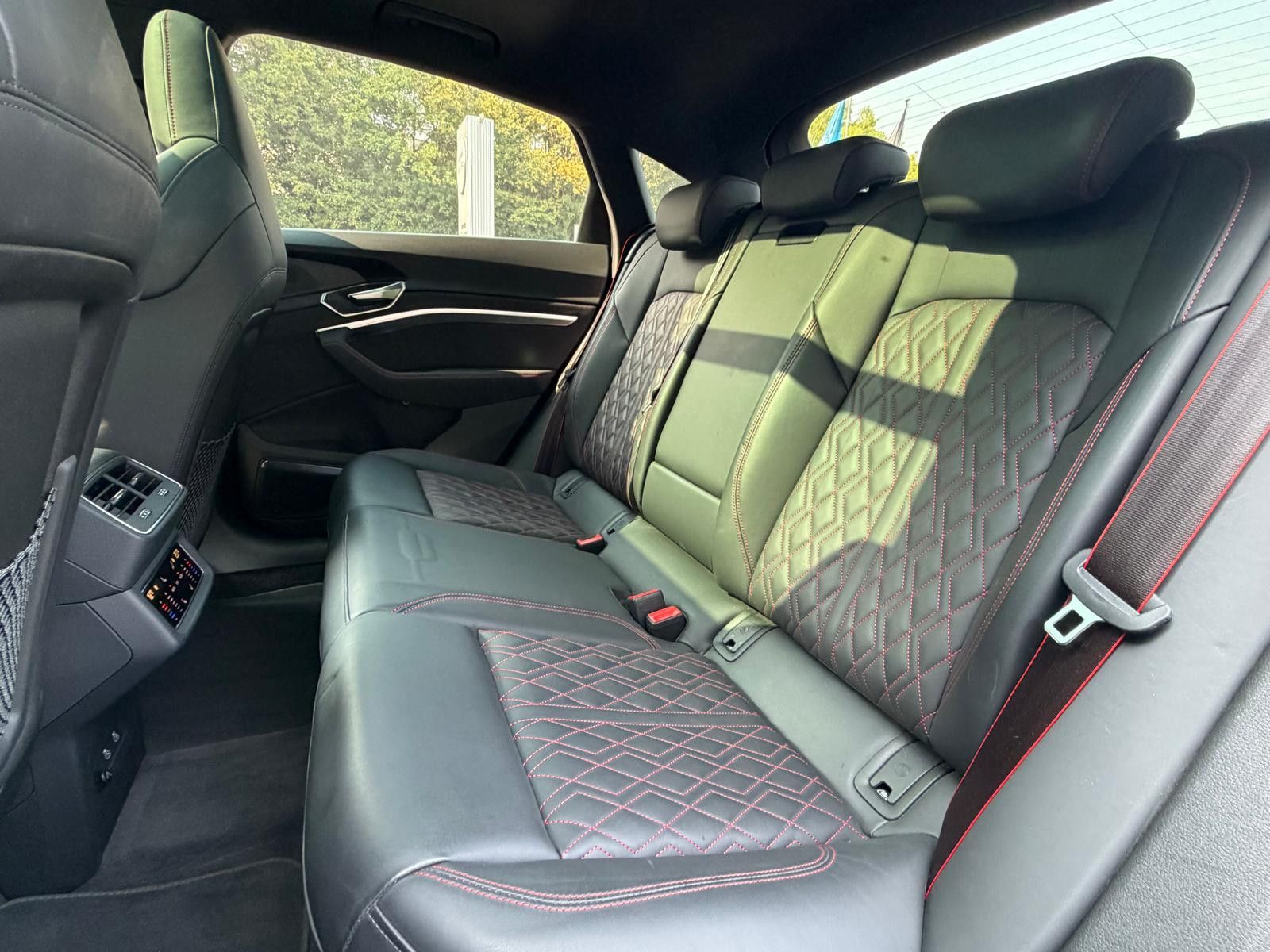Fahrzeugabbildung Audi SQ8 e-tron QATT SPORTBACK BLACK EDIT NAPPA+PANO+