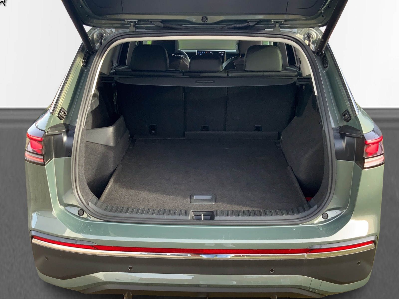 Tayron 1.5 eTSI Elegance STDHZ, RFK,AHK,MATRIX.