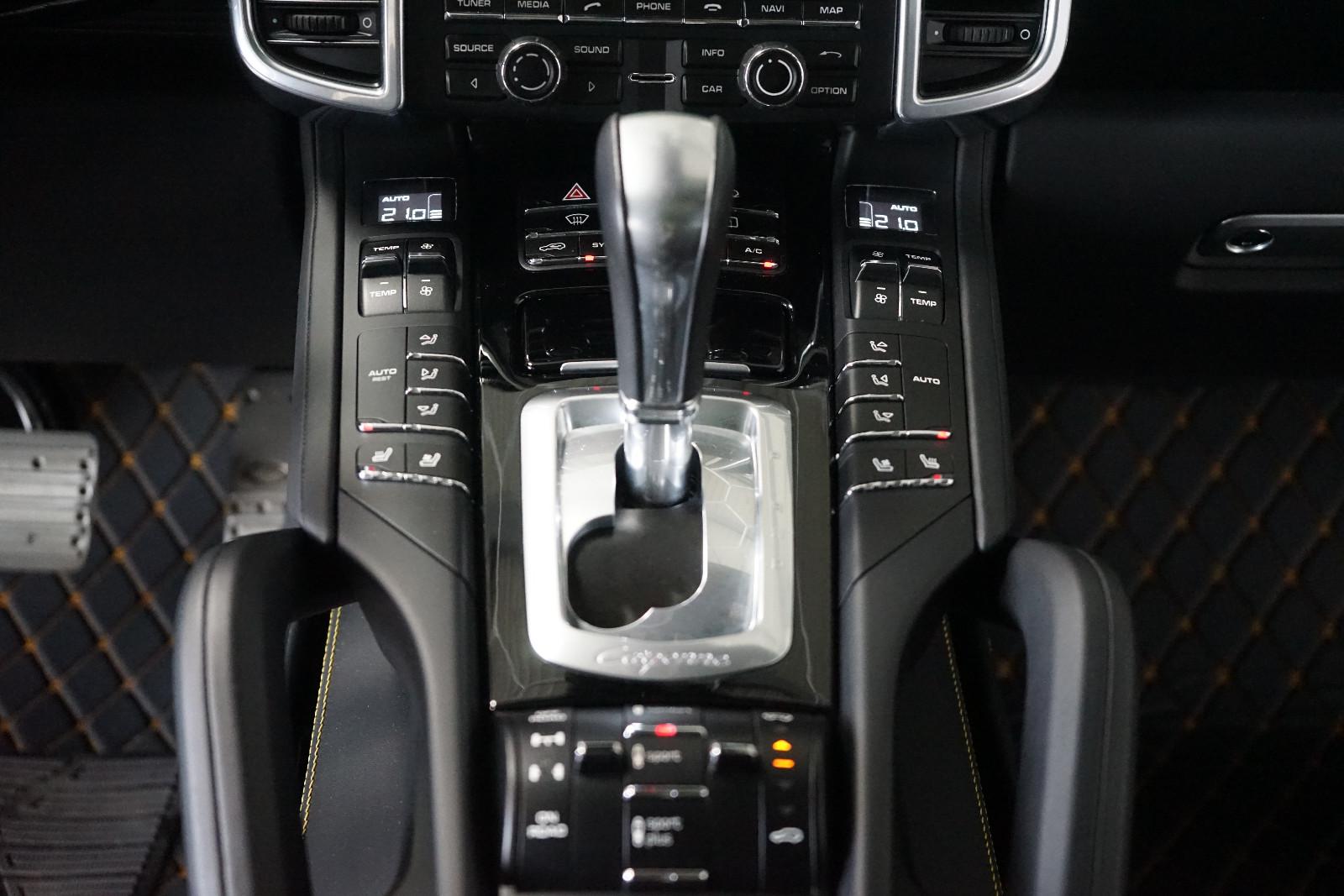 Porsche Cayenne Turbo TECHART AHK+Standhz+SportChrono