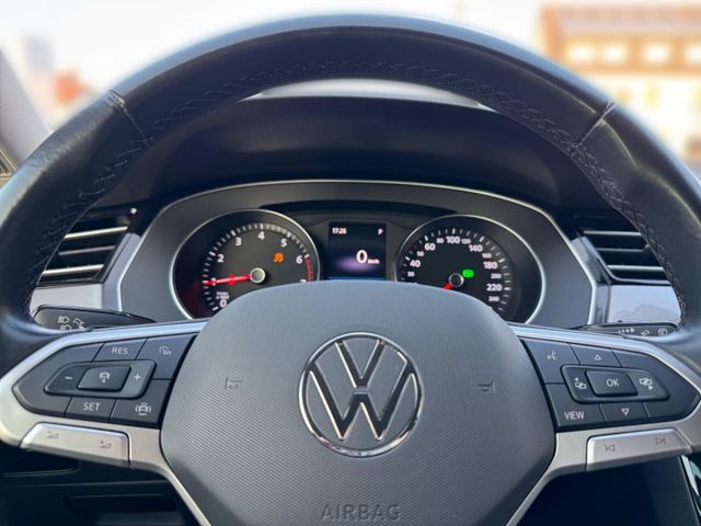 Passat Variant Business 1.5 TSI DSG LED Navi AHK