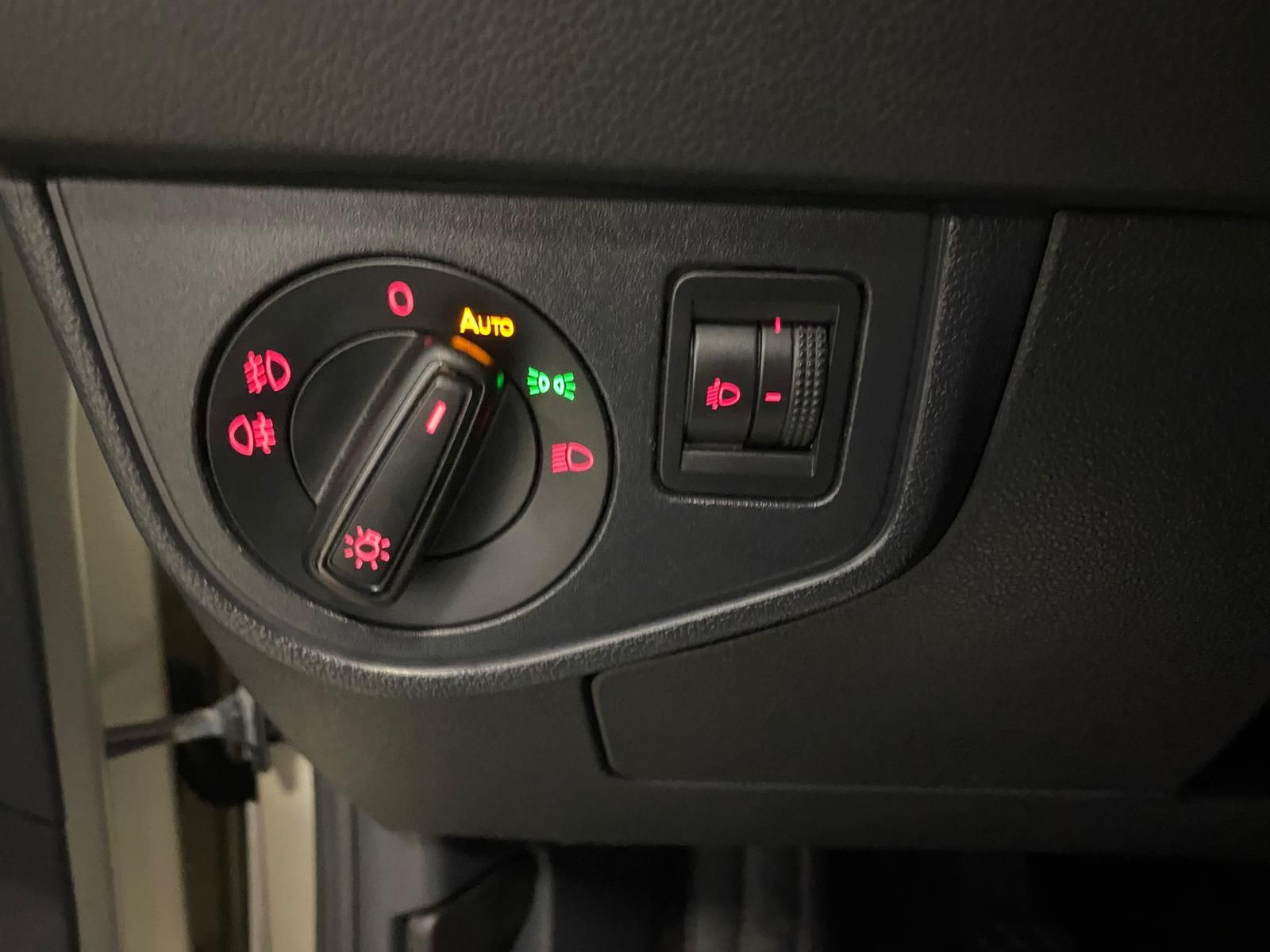 Fahrzeugabbildung Volkswagen Polo 1.0 TSI Comfortline PDC+SITZHEIZ+ALLWETTER+