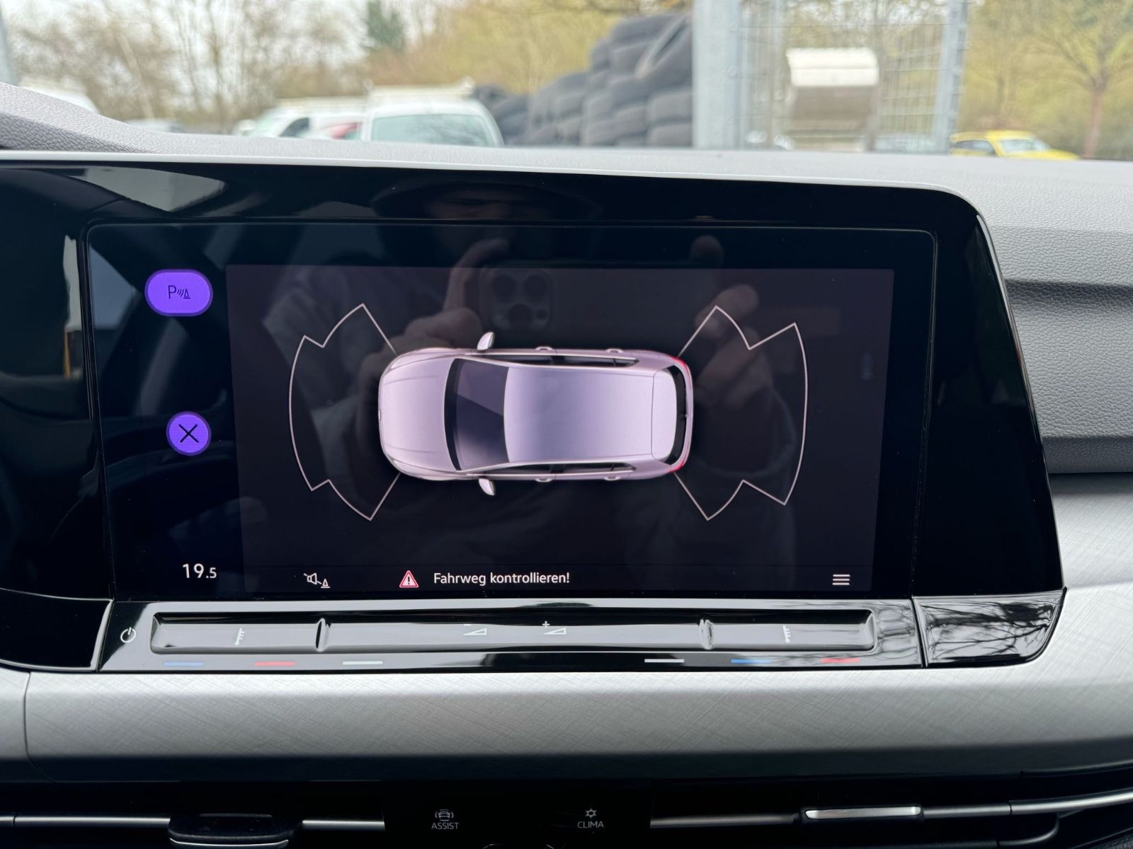 Fahrzeugabbildung Volkswagen Golf VIII Lim. Life eTSI LED+Navi+Lane