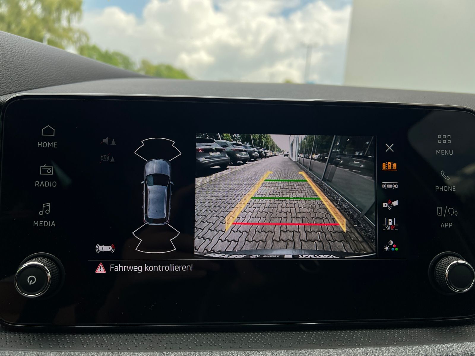 Fahrzeugabbildung SKODA Kamiq Balance 1.0 TSI DSG *Black Style,AHK,Matri