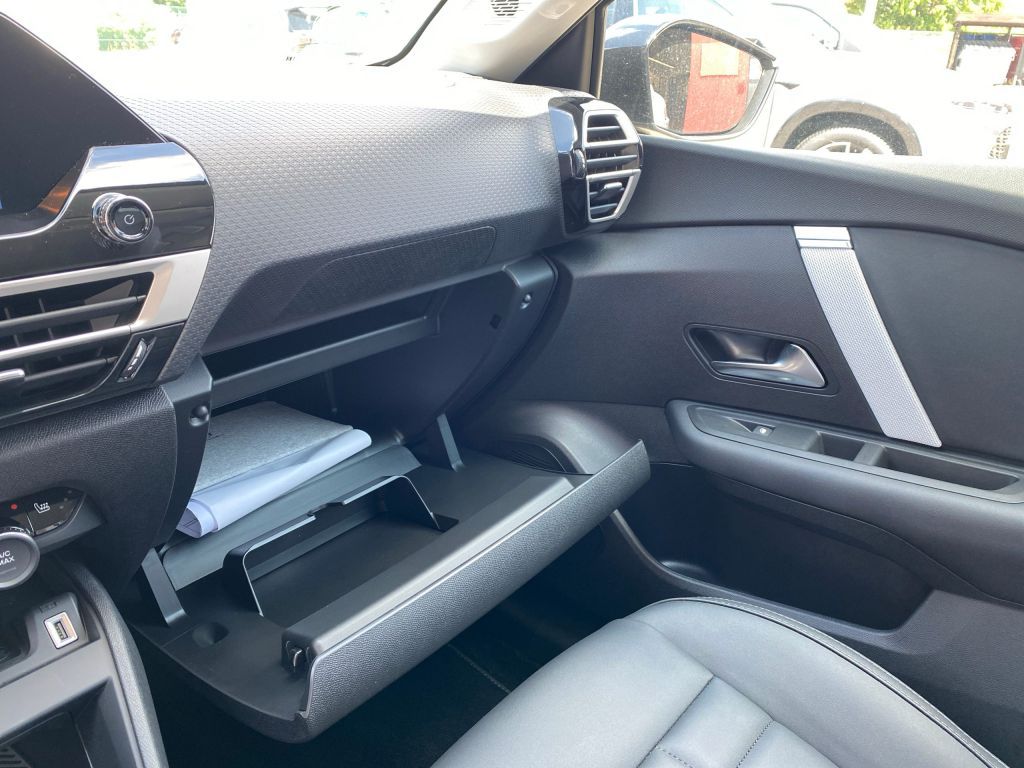 Fahrzeugabbildung Citroën e-C4 Elektro 156 MAX *Cam*Technopak*11 kW*Navi*