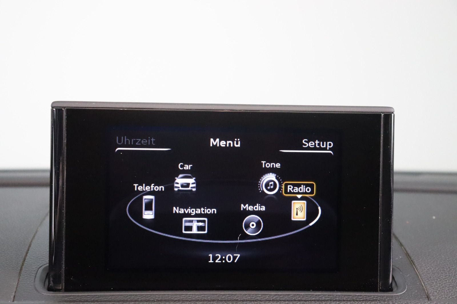 Fahrzeugabbildung Audi A3 1.4 TFSI Ambiente Sportback * Navi * Bi-Xenon