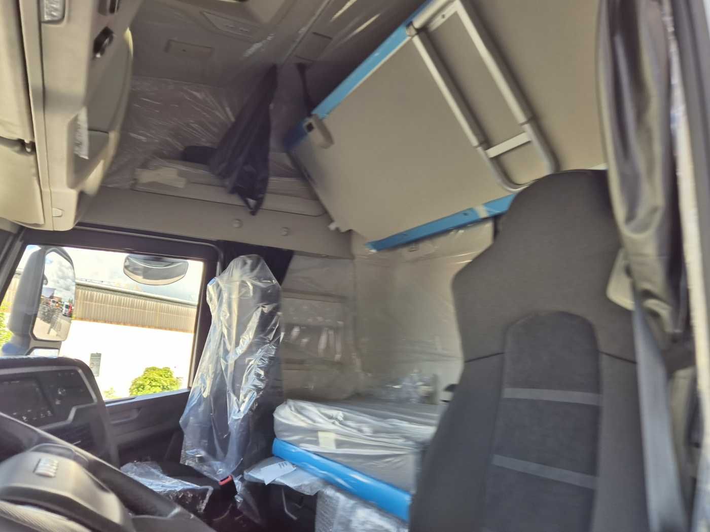 Fahrzeugabbildung Iveco S-Way AS190S42/P Schiebeplanen LBW 2.000kg AHK