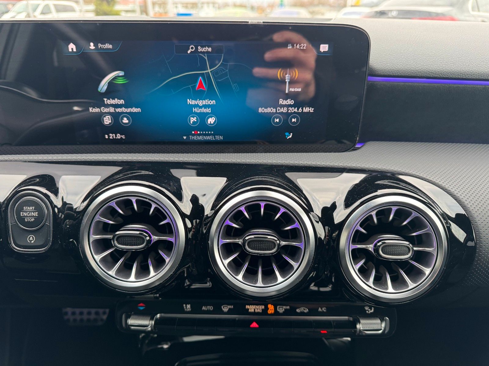 Fahrzeugabbildung Mercedes-Benz A 200 AMG 19"+Ambiente+R-Kamera+Pano+LED+MBUX